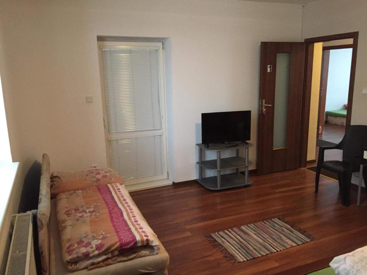 Hostel Fontana 日利纳 外观 照片